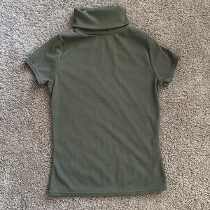 Green turtleneck short sleeve